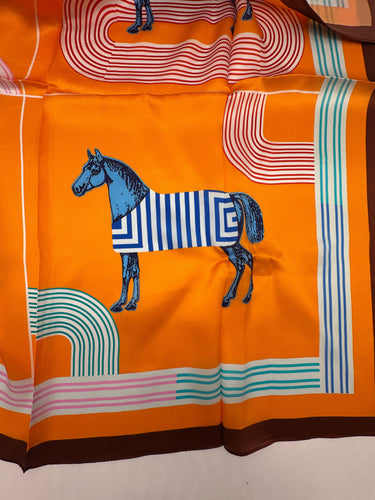 Dabīgā zīda satīna lakats  90x90 cm "Zirgi"