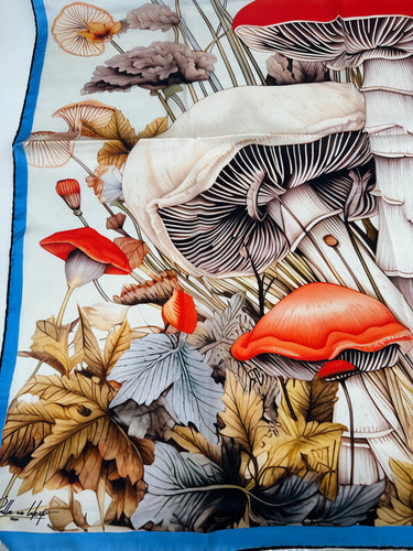 Dabīgā zīda satīna lakats 90x90 cm "Sēnes"