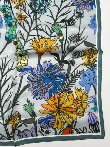 Mazais zīda kakla lakats "Pienes un vizbulītes"