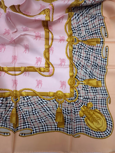 Zīmola "BURBERRY " Dabīgās sarža  lakats 90x90 cm