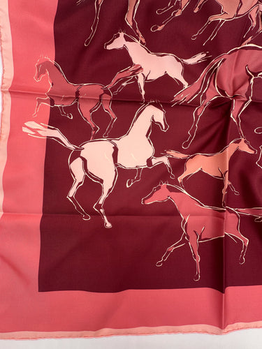 Dabīgā zīda sarža lakats  90x90 cm "Mustangs II"
