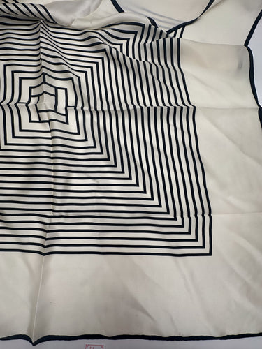 Dabīgā zīda satīna lakats  90x90 cm "Līnija"