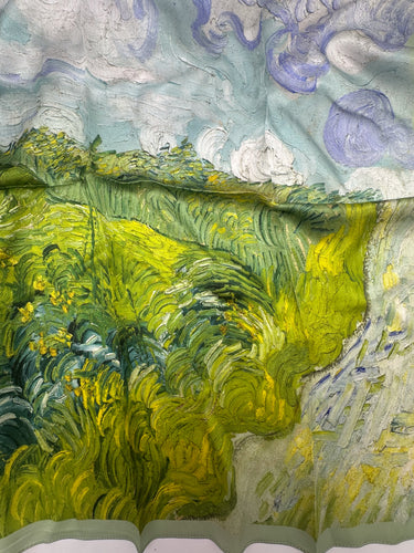 Dabīgā zīda satīna lakats  90x90 cm "Pieneņu pļava"