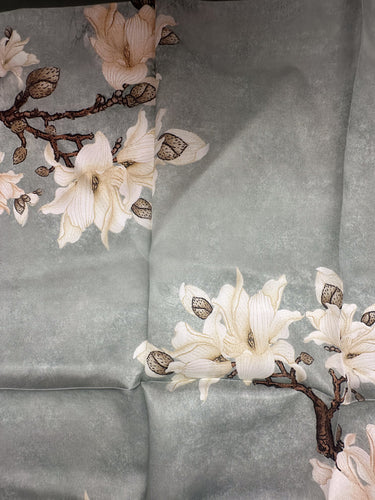 Dabīgā zīda satīna lakats  90x90 cm "Magnolija"