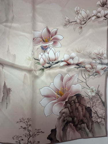 Dabīgā zīda lakats 68x68 cm "Maigums"