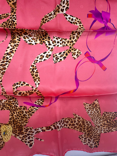 Dabīgā zīda satīna lakats  90x90 cm "Leo II"