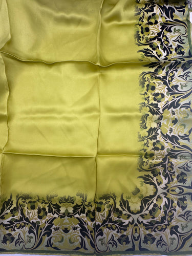 Dabīgā zīda satīna lakats  90x90 cm "Laima svaigums"