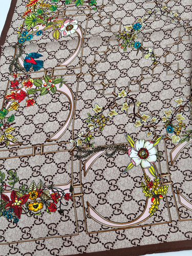 Dabīgā zīda lakats 68x68 cm "Floras maģija"