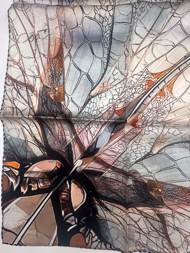 Dabīgā zīda satīna lakats 107x107 cm "Spāres pieskāriens"