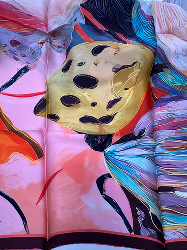 Dabīgā zīda satīna lakats 107x107 cm "Maiguma pieskāriens"