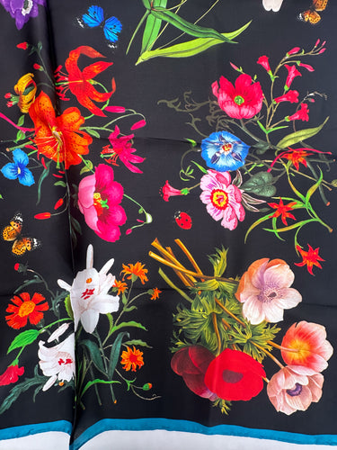 Dabīgā zīda satīna lakats  90x90 cm "Floras Maģija II "