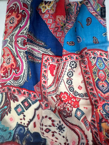 100% vilnas šalle ar košu rakstu "Deli I"