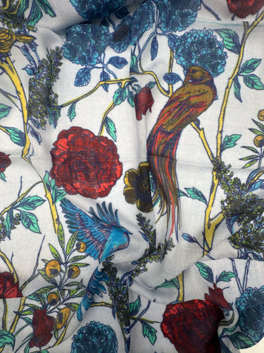 100% vilnas šalle ar košu rakstu "Putnu dārzā II"